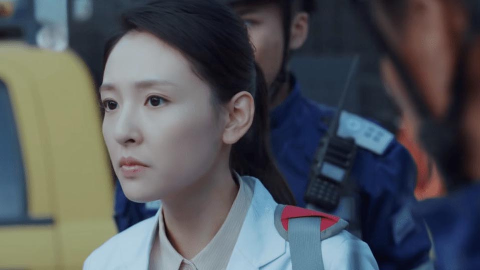 罗云熙救援妆发一尘不染 遭网狠批失真