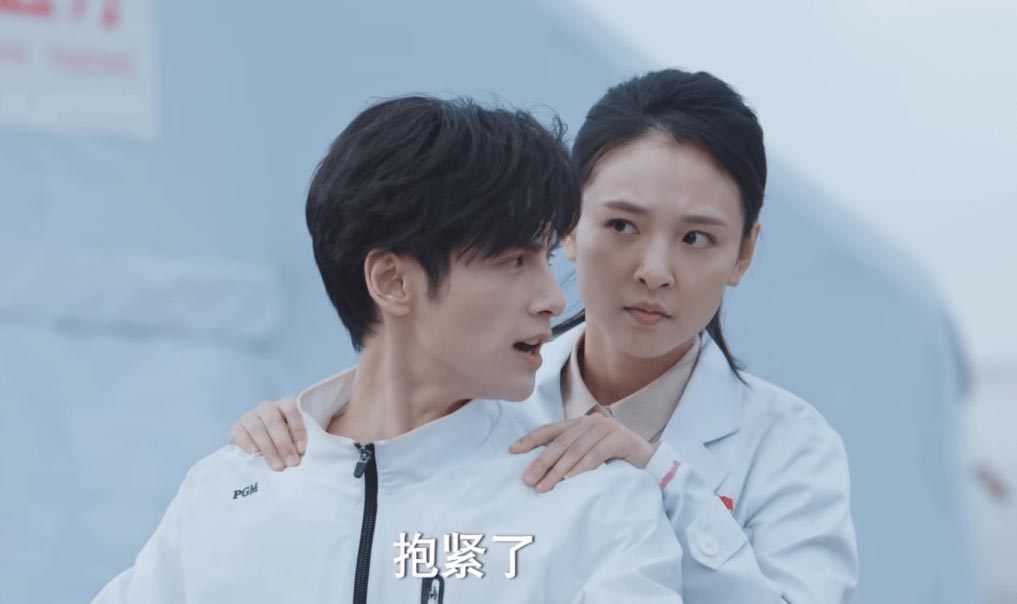 罗云熙救援妆发一尘不染 遭网狠批失真