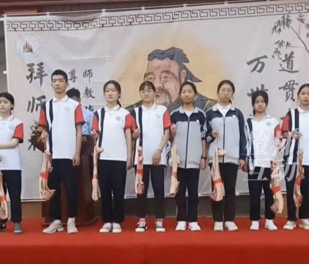 表现优越奖励猪肉 学生领奖笑不出