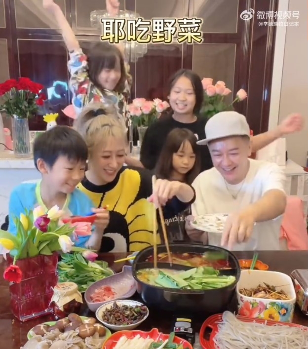 陈浩民拍视频蹭“王宝钏挖野菜”热 被翻黑历史重提非礼陈嘉桓