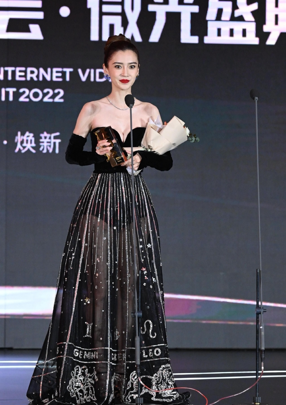 “白纸革命”烧到演艺圈 微博之夜星光冷清被狂吐槽