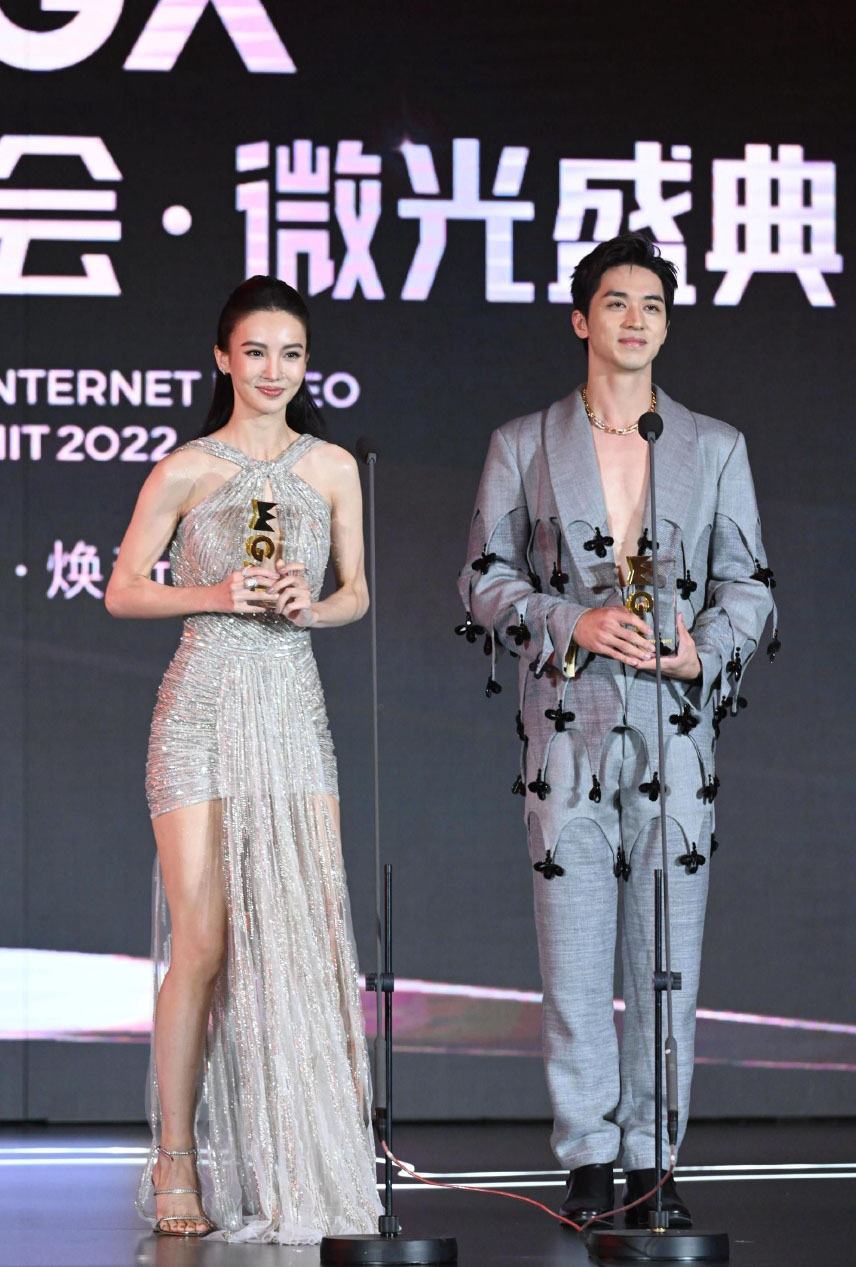 “白纸革命”烧到演艺圈 微博之夜星光冷清被狂吐槽