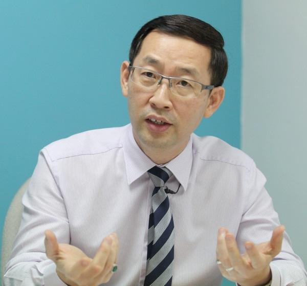 专版 / 看守首相依斯迈谈话:给国阵一个机会去建立稳定!
