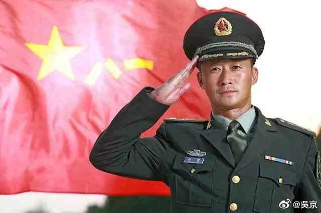 代言中国手机用iPhone拍刘德华 吴京“爱国”人设翻车掀论战
