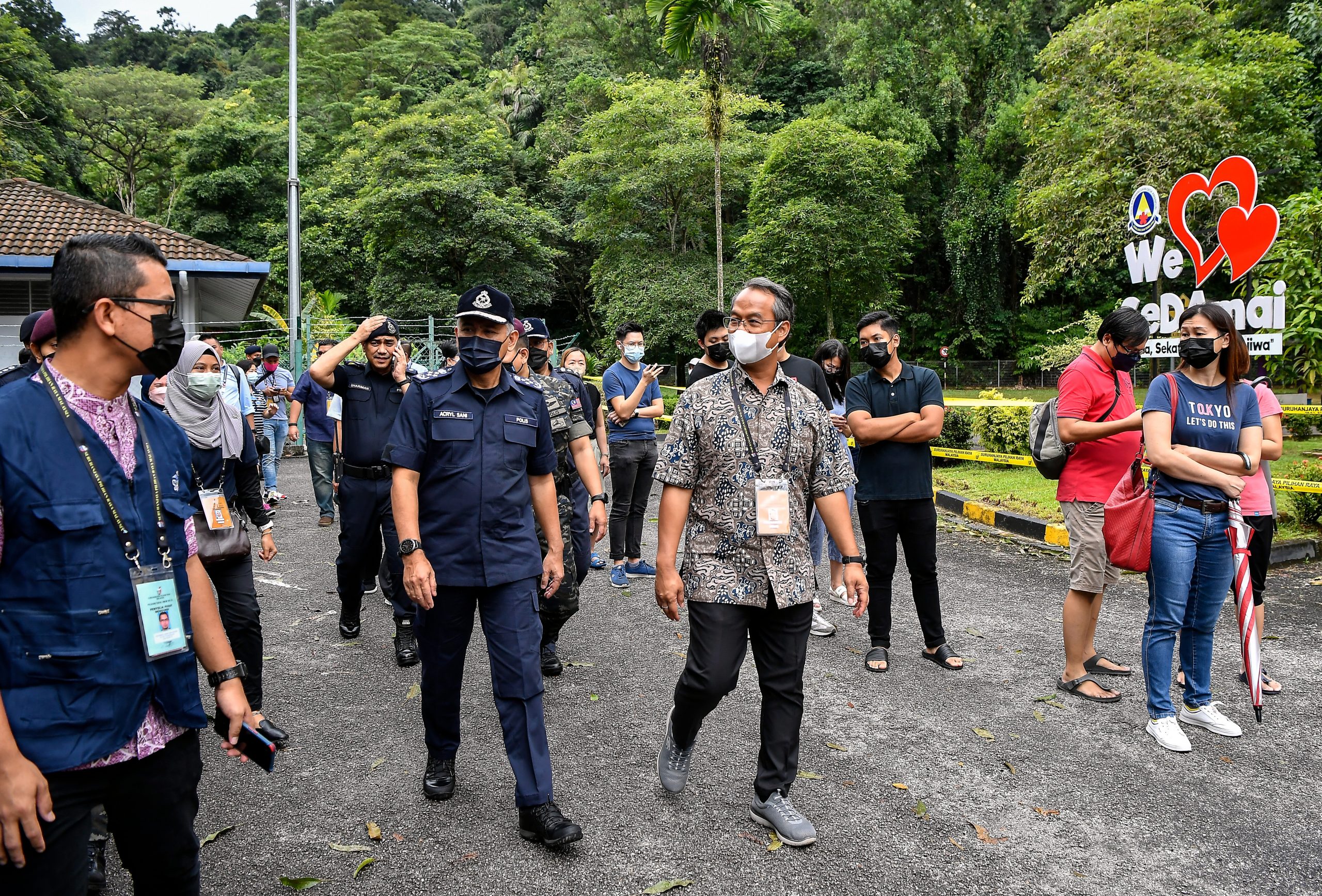 全国总警长:投票至中午顺利进行