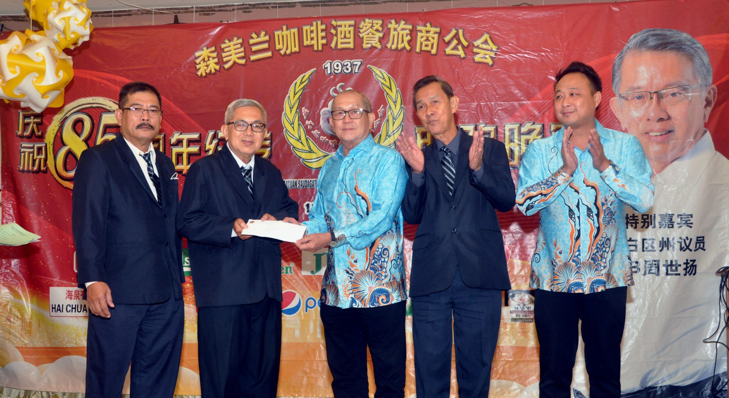 全国版/国家经济低迷,马新咖啡茶业联合总会不鼓励同业坐地起价、随波逐流