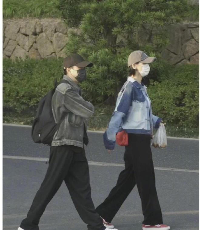 刘恺威同游绯闻女友身分被扒 网惊“新剧演杨幂闺蜜”