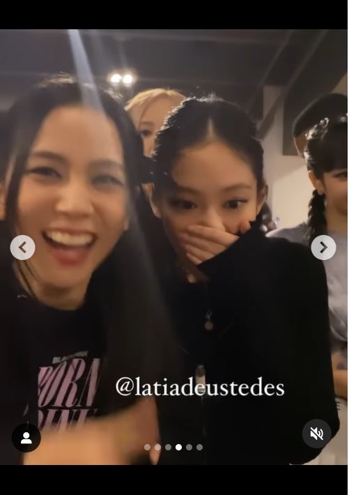 女粉丝把名字文上身 Jennie睁眼摀嘴惊喊:OMG