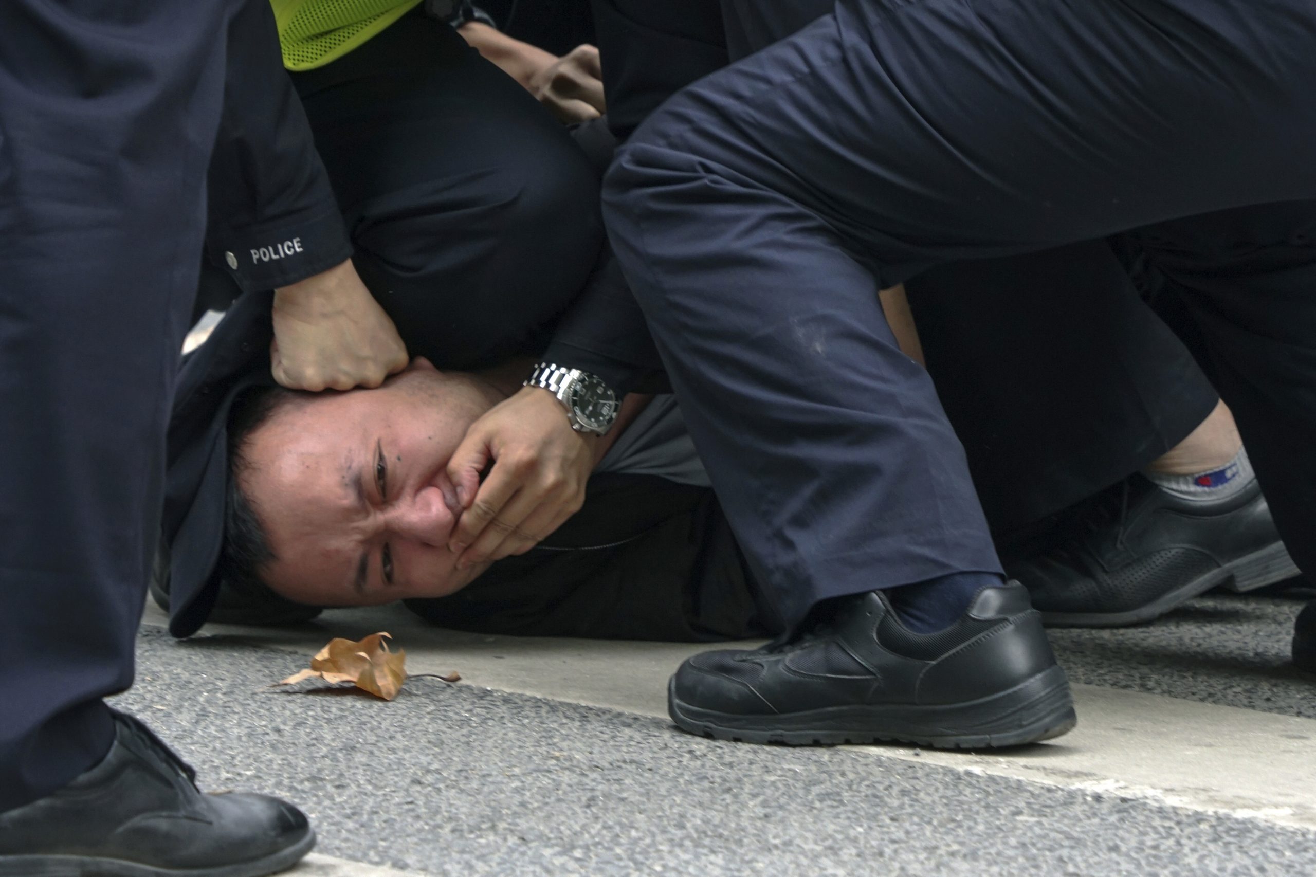 广州南站现返乡人潮 部分人未符防疫要求滞留车站