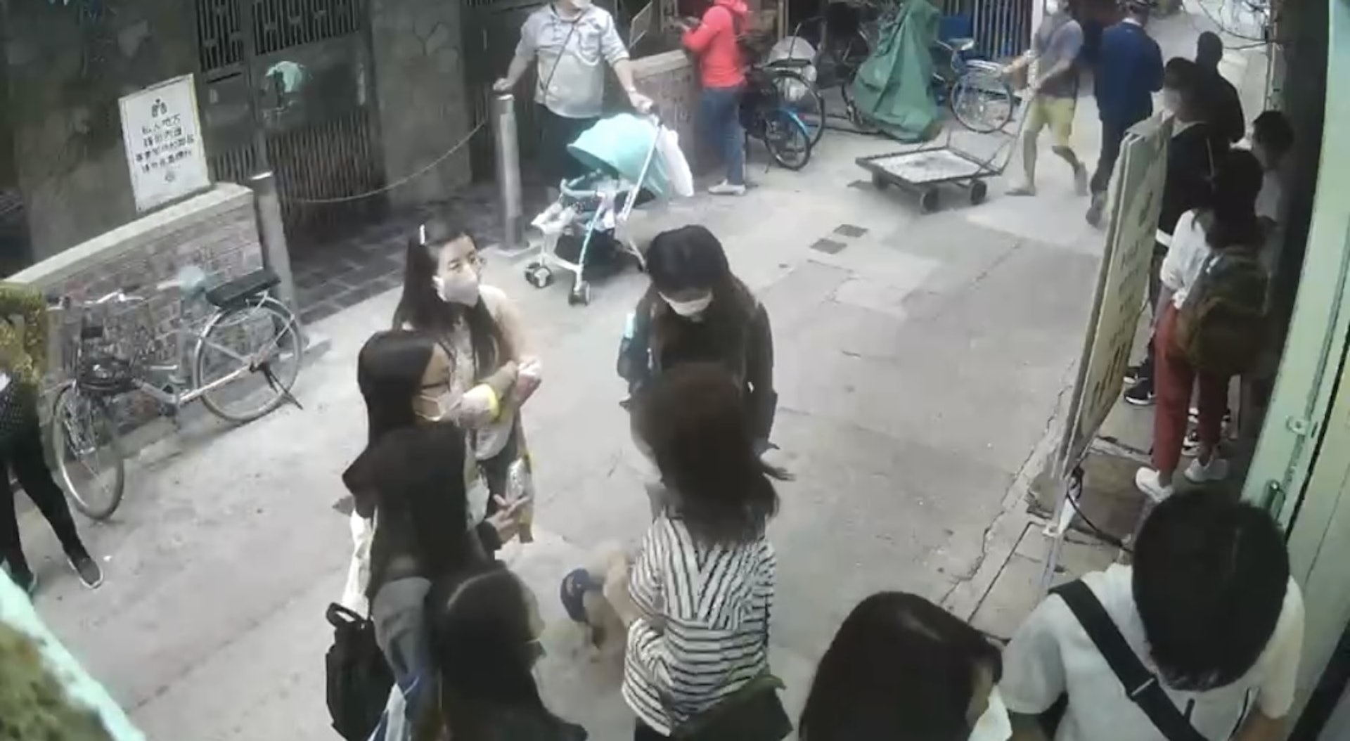 网上疯传│57岁钱嘉乐街头与人互殴 力战3回合惨败