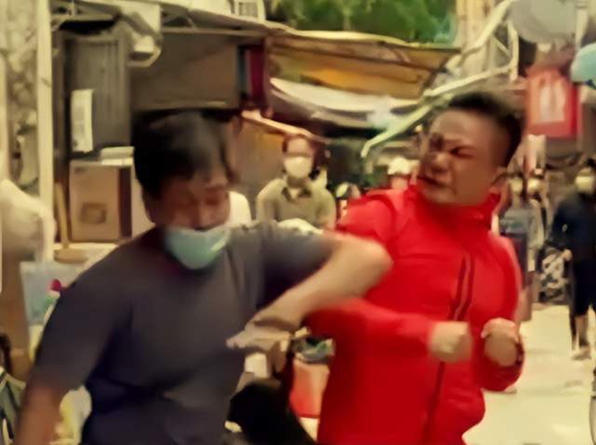 网上疯传│57岁钱嘉乐街头与人互殴 力战3回合惨败