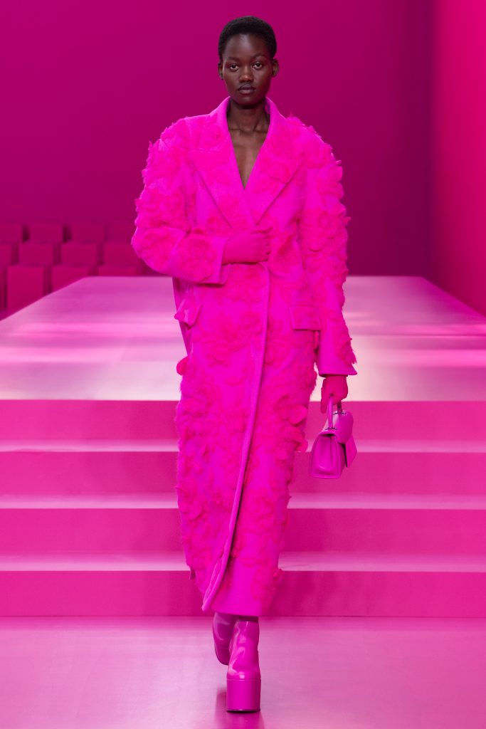 KING CHAN/VALENTINO PINK ON PINK 粉红色的一身