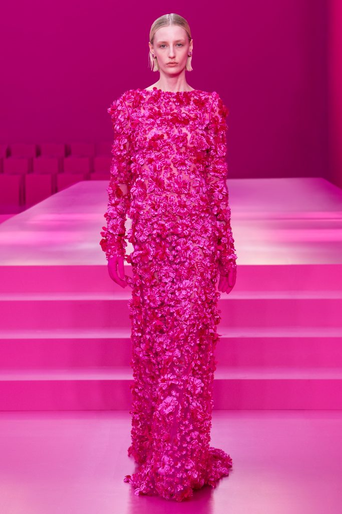 KING CHAN/VALENTINO PINK ON PINK 粉红色的一身