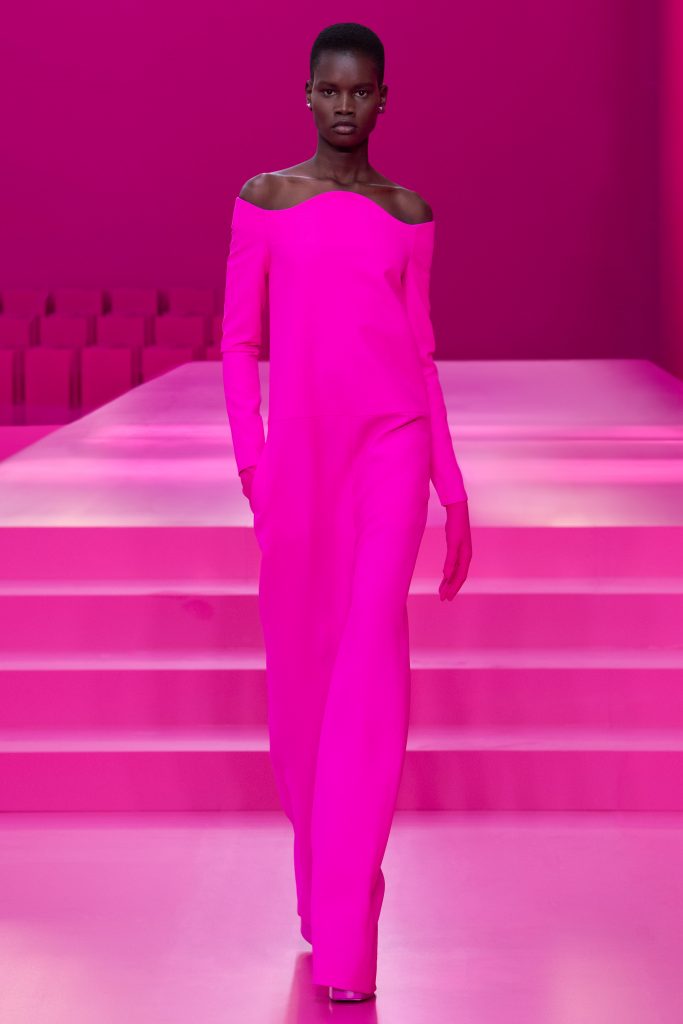 KING CHAN/VALENTINO PINK ON PINK 粉红色的一身