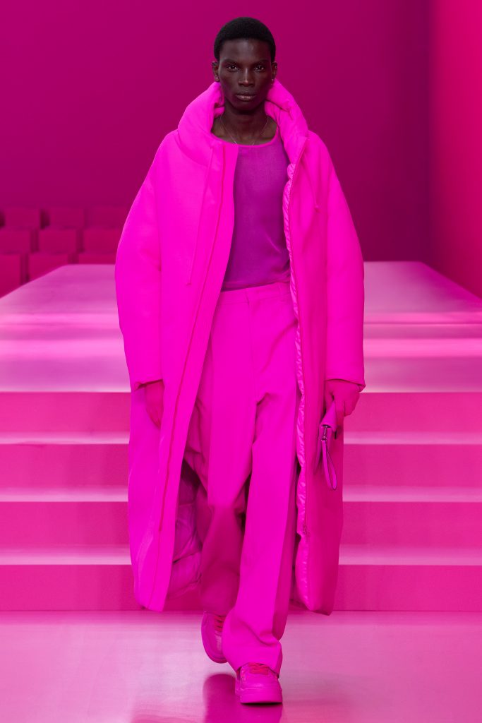 KING CHAN/VALENTINO PINK ON PINK 粉红色的一身