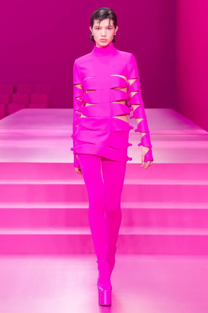 KING CHAN/VALENTINO PINK ON PINK 粉红色的一身
