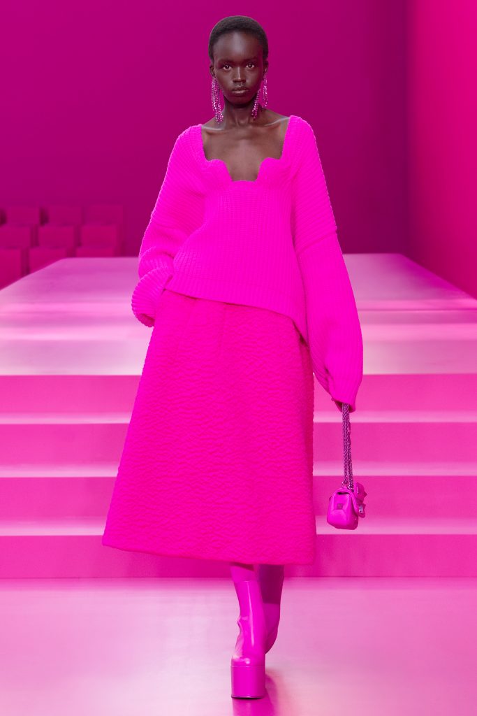 KING CHAN/VALENTINO PINK ON PINK 粉红色的一身