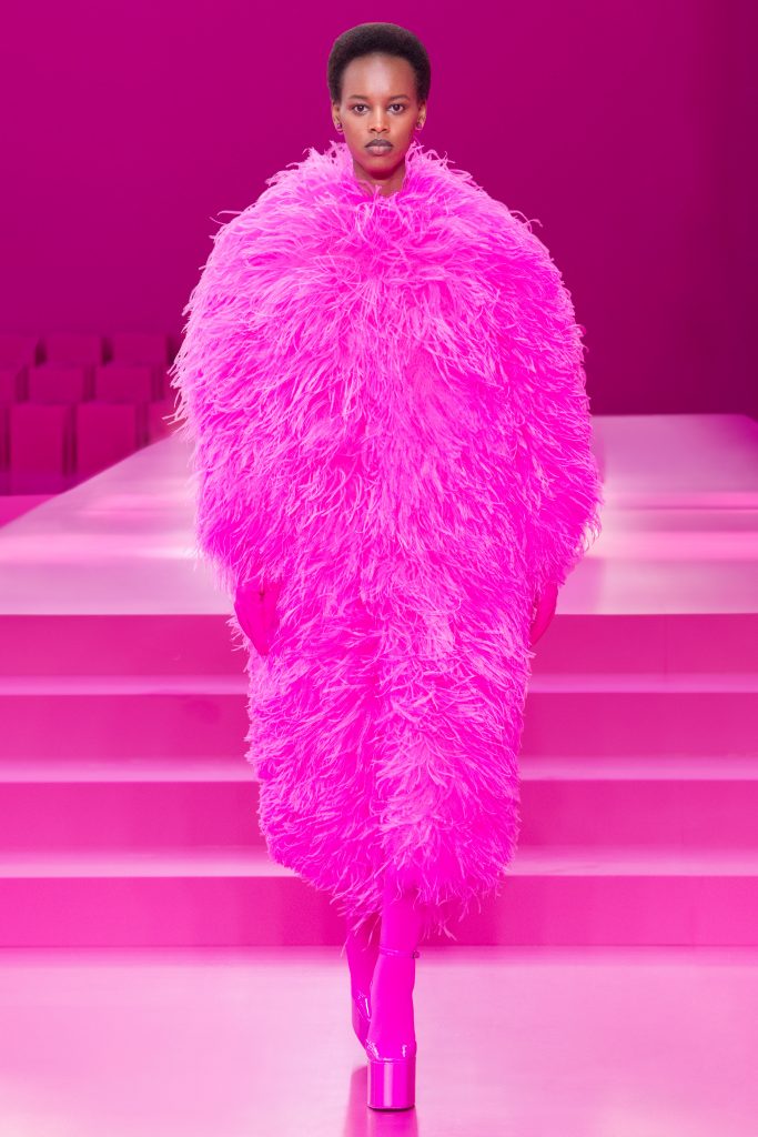 KING CHAN/VALENTINO PINK ON PINK 粉红色的一身