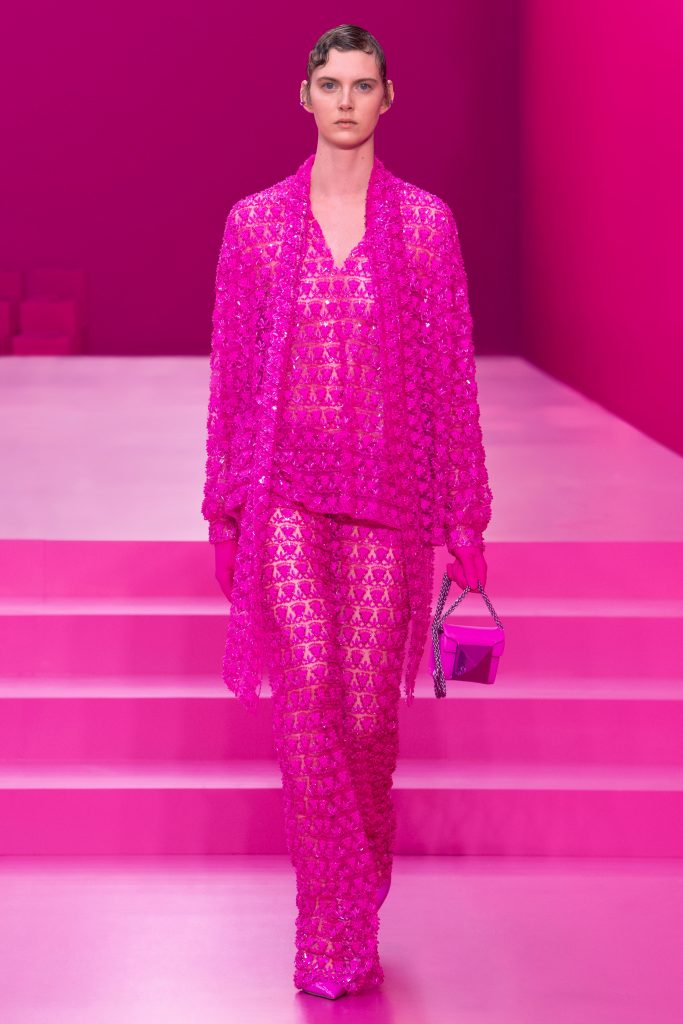 KING CHAN/VALENTINO PINK ON PINK 粉红色的一身