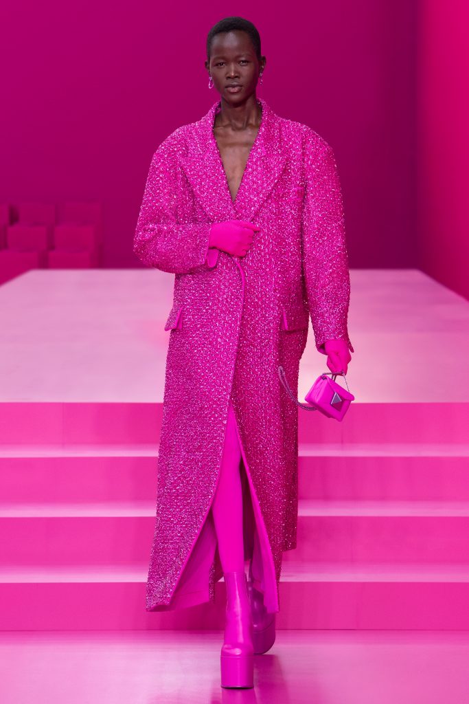 KING CHAN/VALENTINO PINK ON PINK 粉红色的一身