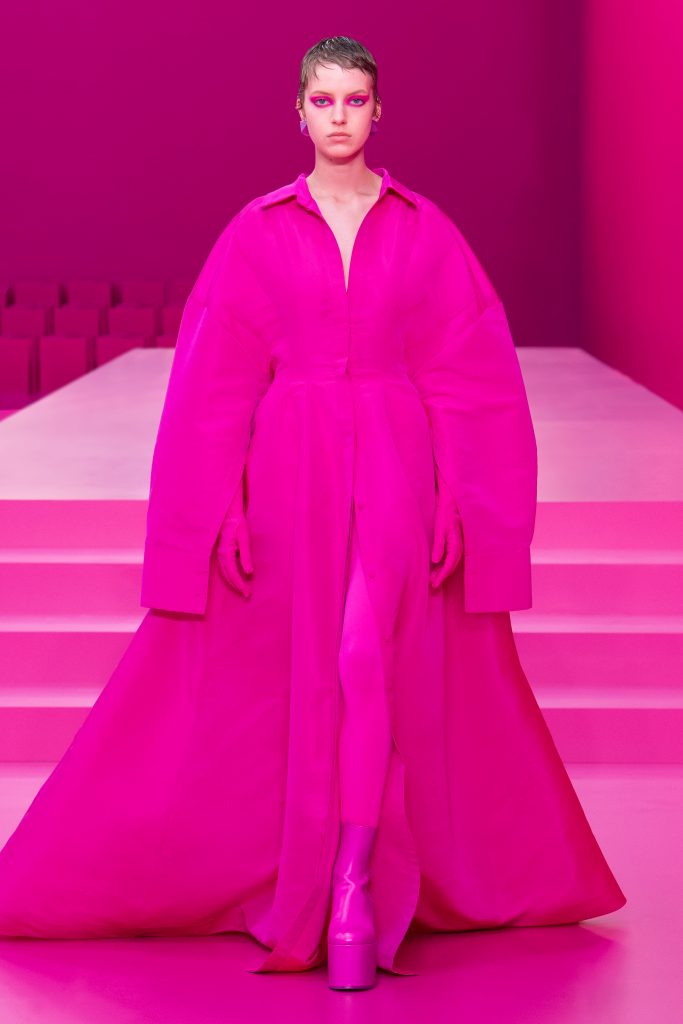 KING CHAN/VALENTINO PINK ON PINK 粉红色的一身