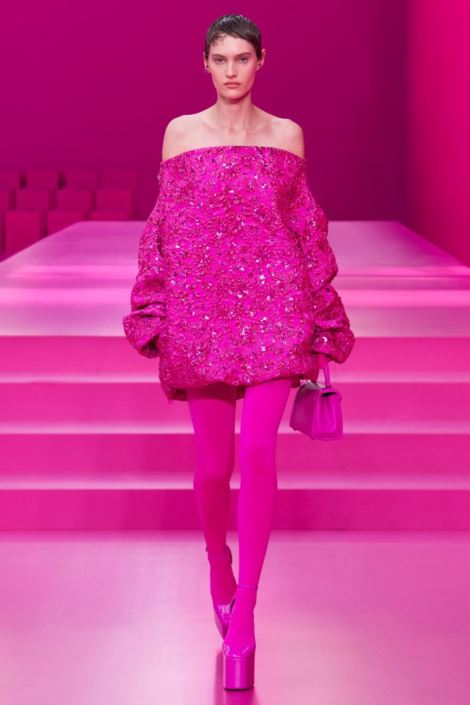 KING CHAN/VALENTINO PINK ON PINK 粉红色的一身
