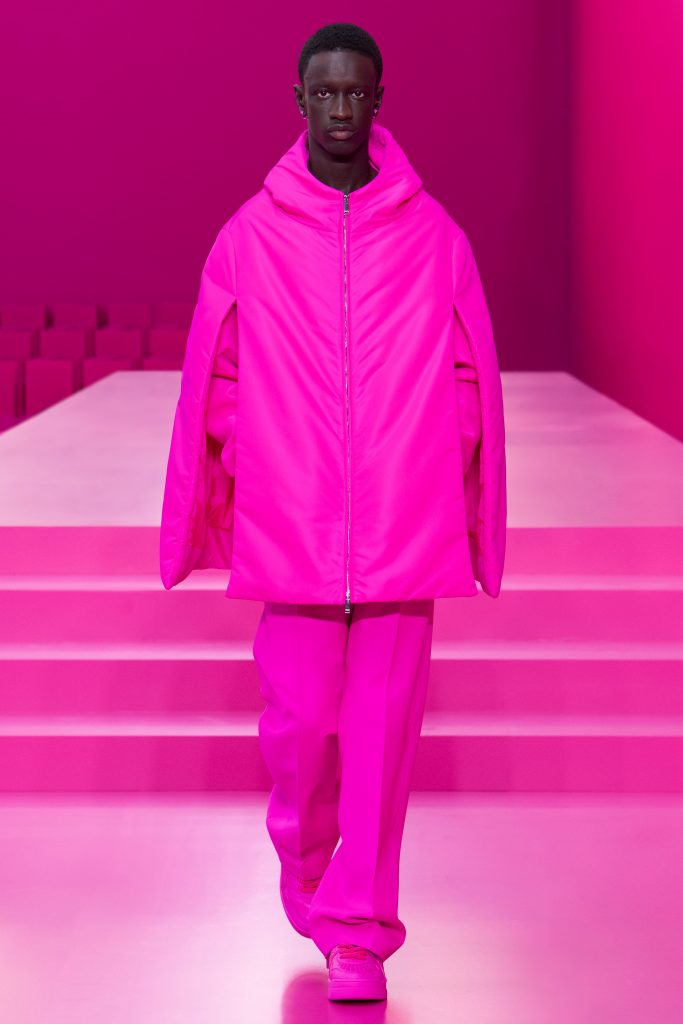 KING CHAN/VALENTINO PINK ON PINK 粉红色的一身