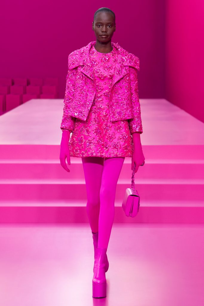 KING CHAN/VALENTINO PINK ON PINK 粉红色的一身
