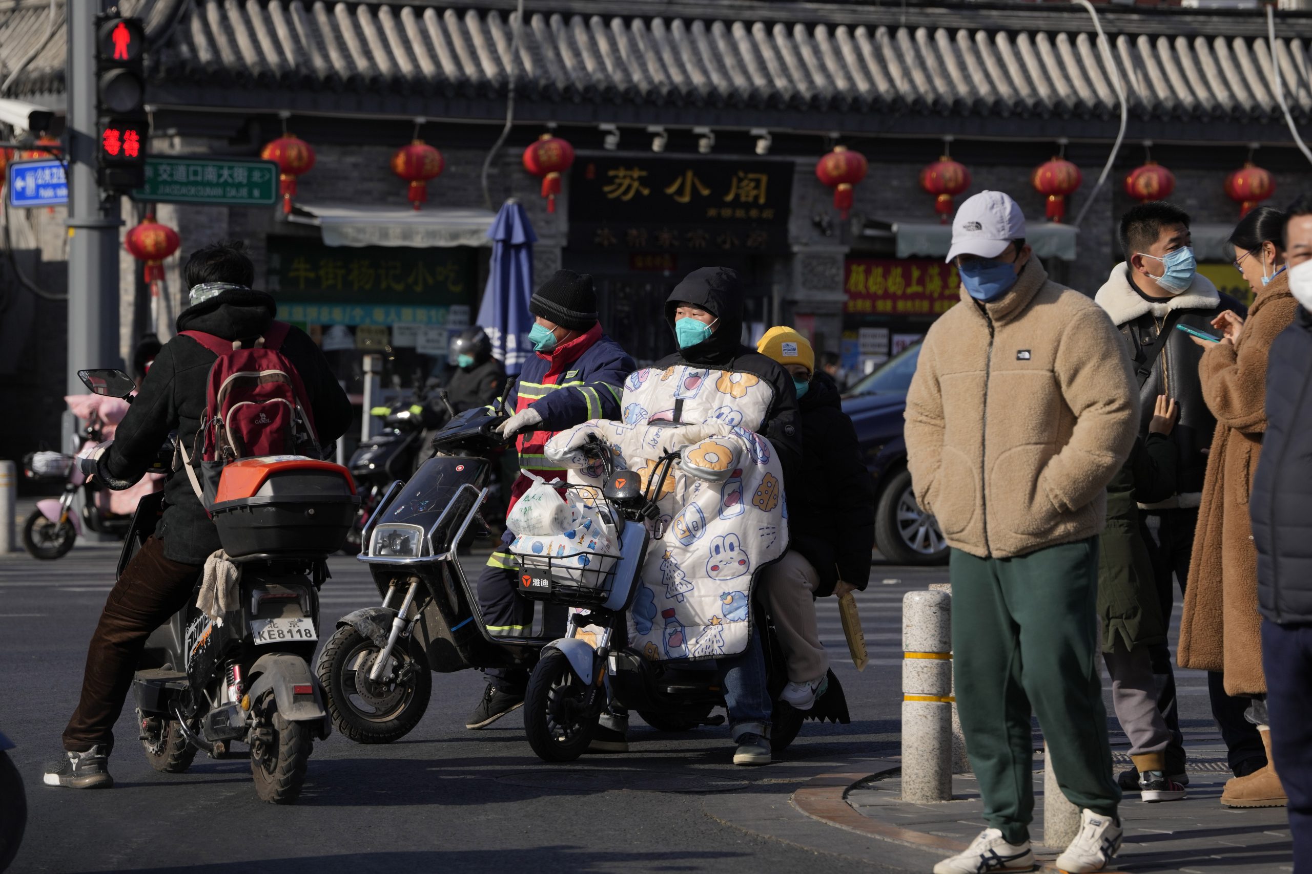 天下事 主文) 可以回家过年了?春节临近,多地取消强制性“落地检” ↓