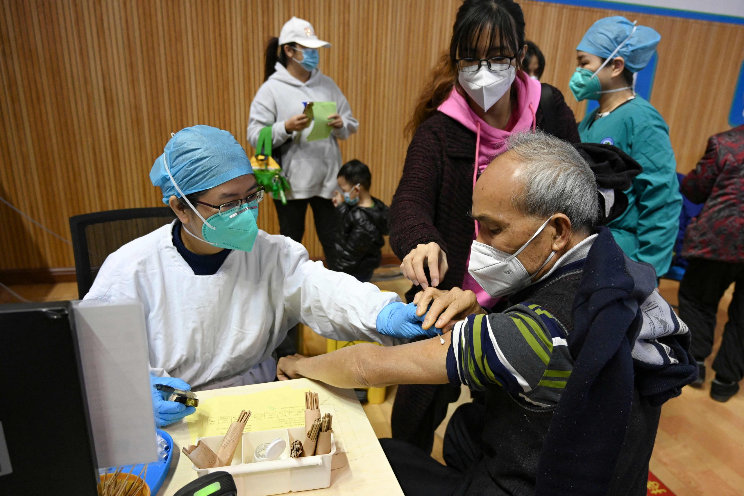 天下事 主文) 可以回家过年了?春节临近,多地取消强制性“落地检” ↓