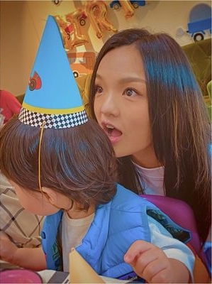 徐佳莹二宝露脸 首晒一家四口全家福