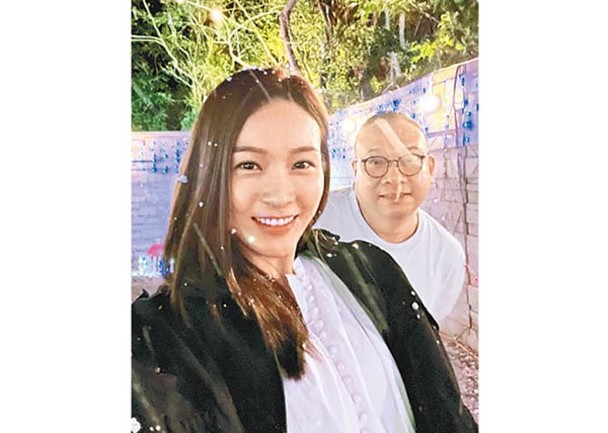 李佳芯和张国强澎湃耍浪漫 《有种好男人》影射虫草大王?