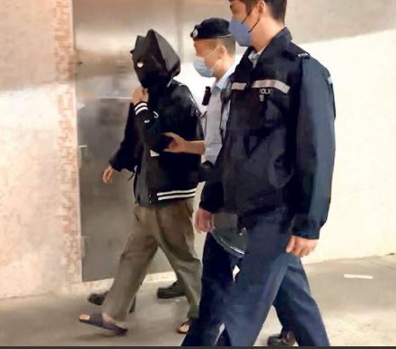 疑不堪照顾压力 七旬父母涉杀亲女 单位检铁槌血衣