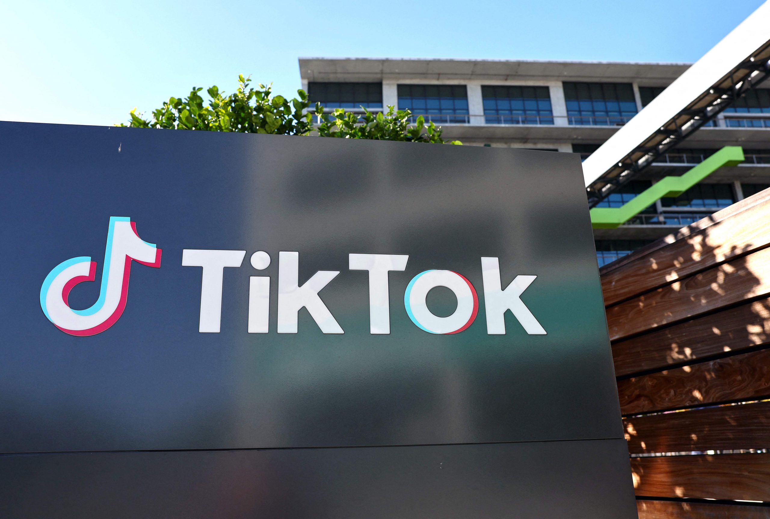 美国国会公布开支法案 禁止大多数政府设备使用TikTok