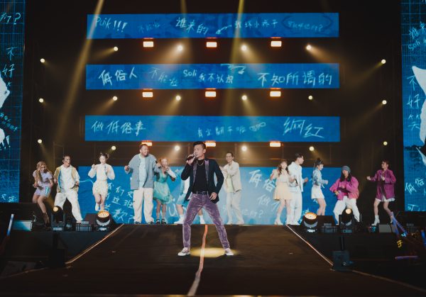 低清翻车演唱会|K佬Michie晒吻照认爱 李国煌直接开怼