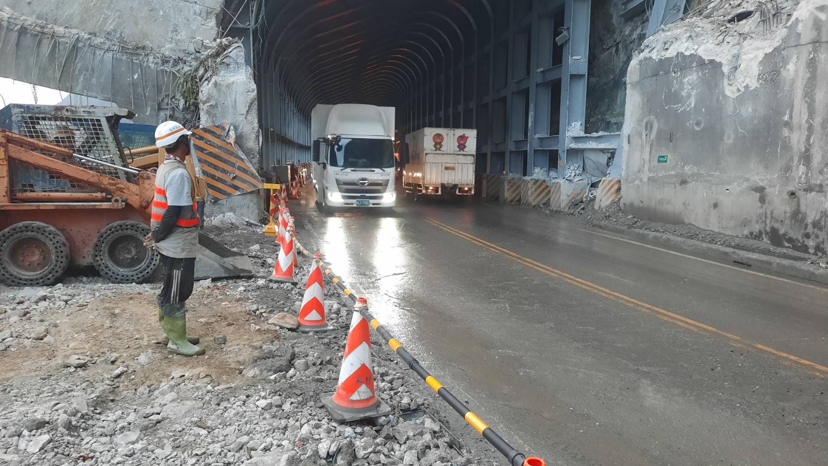 台苏花公路抢通 分3时段放行