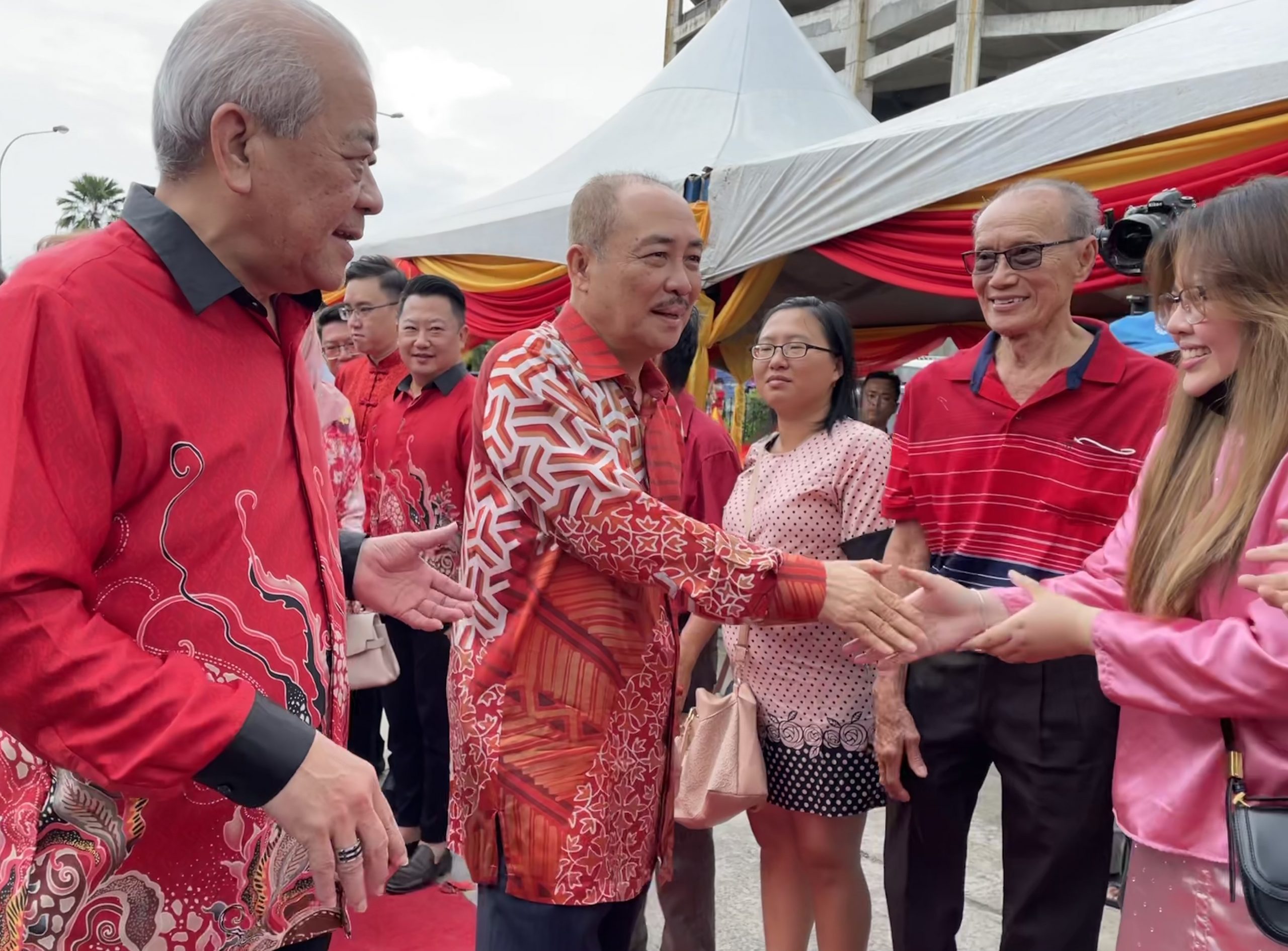 吴添泉:沙华社冀哈芝芝领导州政府至届满