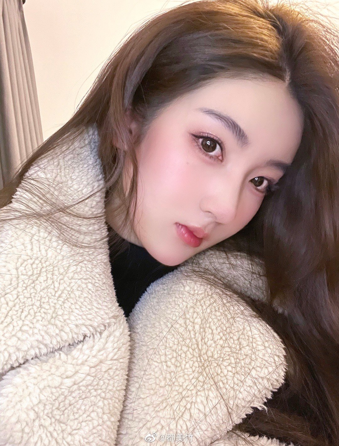 都美竹拍《少女神探》 搭档撞脸吴亦凡