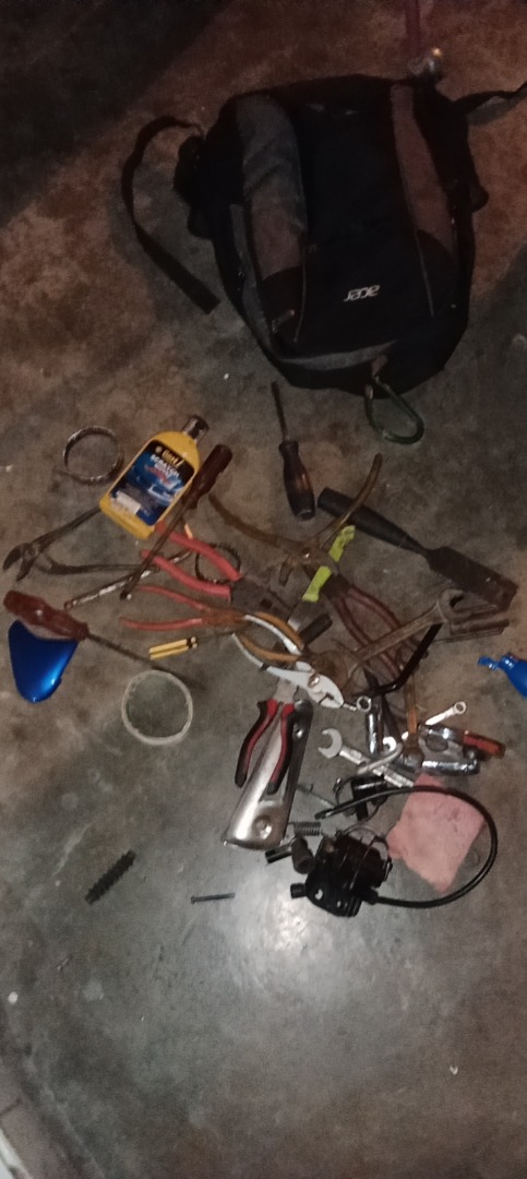 (大北马)敲车镜匪徒被事主靠手机定位系统掌握行踪匪徒还是趁混乱逃跑警方掌握匪徒身份