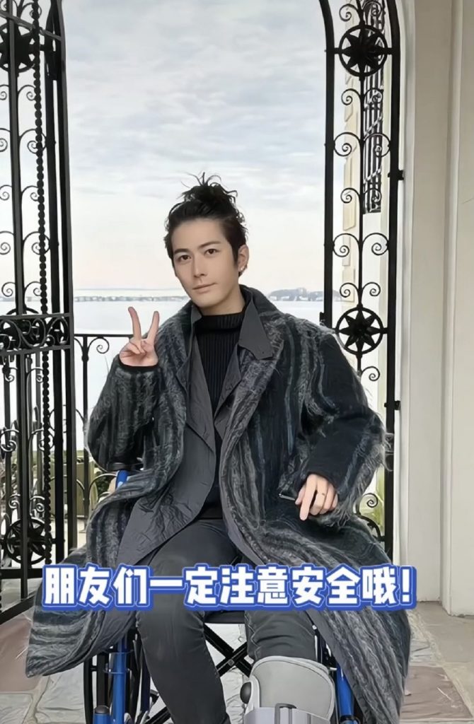 陈学冬出严重车祸 左腿肌肉萎缩坐轮椅