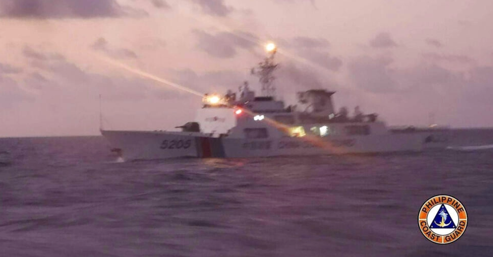 中国海警船被控军用级激光照射菲船只 驻菲大使:网上都有卖