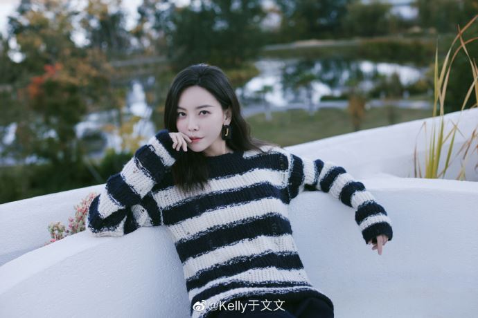 于文文录节目坐姿太豪迈 制作组忙打马赛克