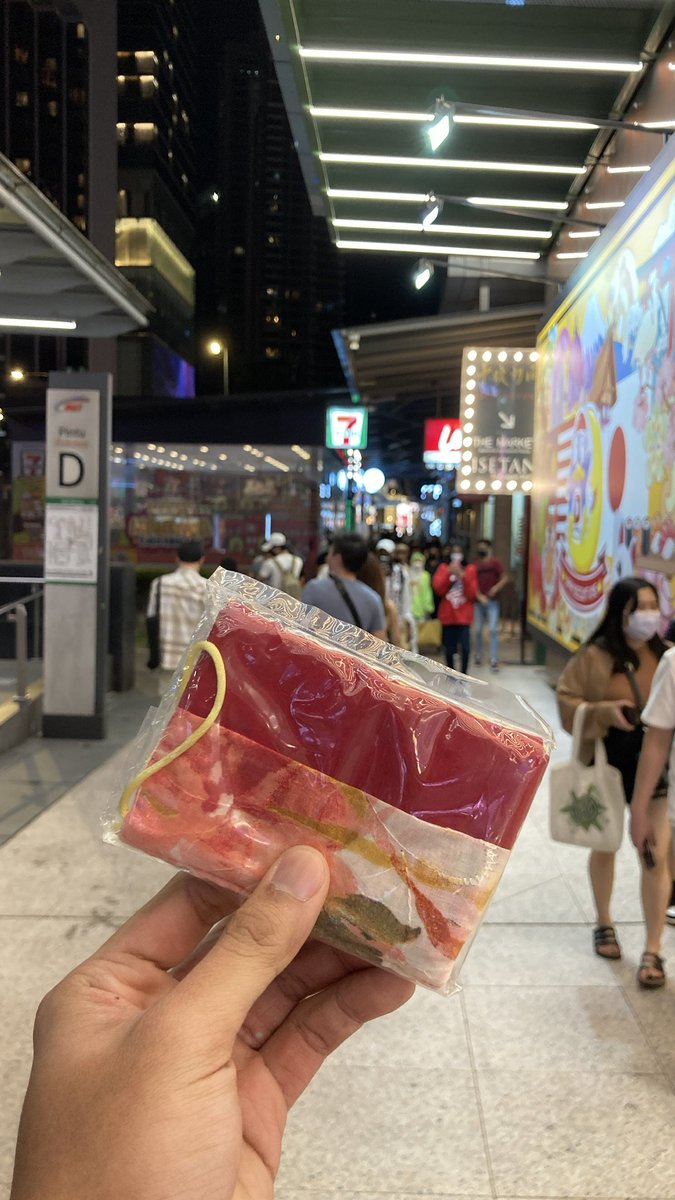 前残疾国手街头卖纸巾 “不羞耻,总得靠自己!”