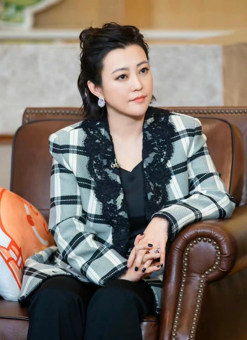 吐槽郝蕾演技差巩俐也中枪 李立群惹众怒