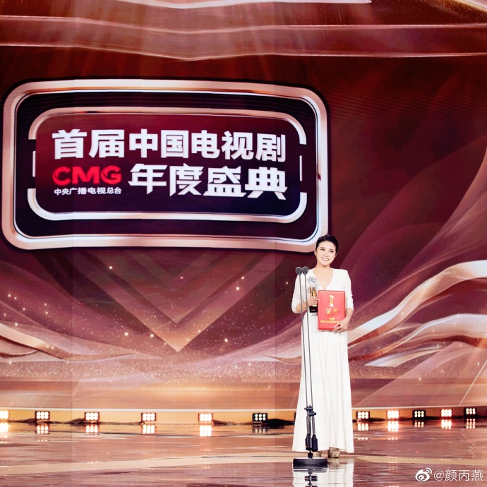 吐槽郝蕾演技差巩俐也中枪 李立群惹众怒