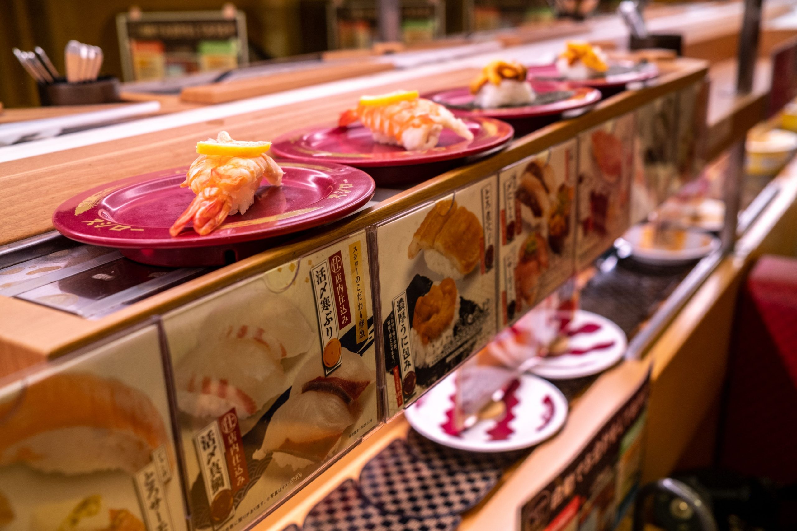 拚图)寿司郎之乱:回转台不放寿司 餐具调味料店员亲送
