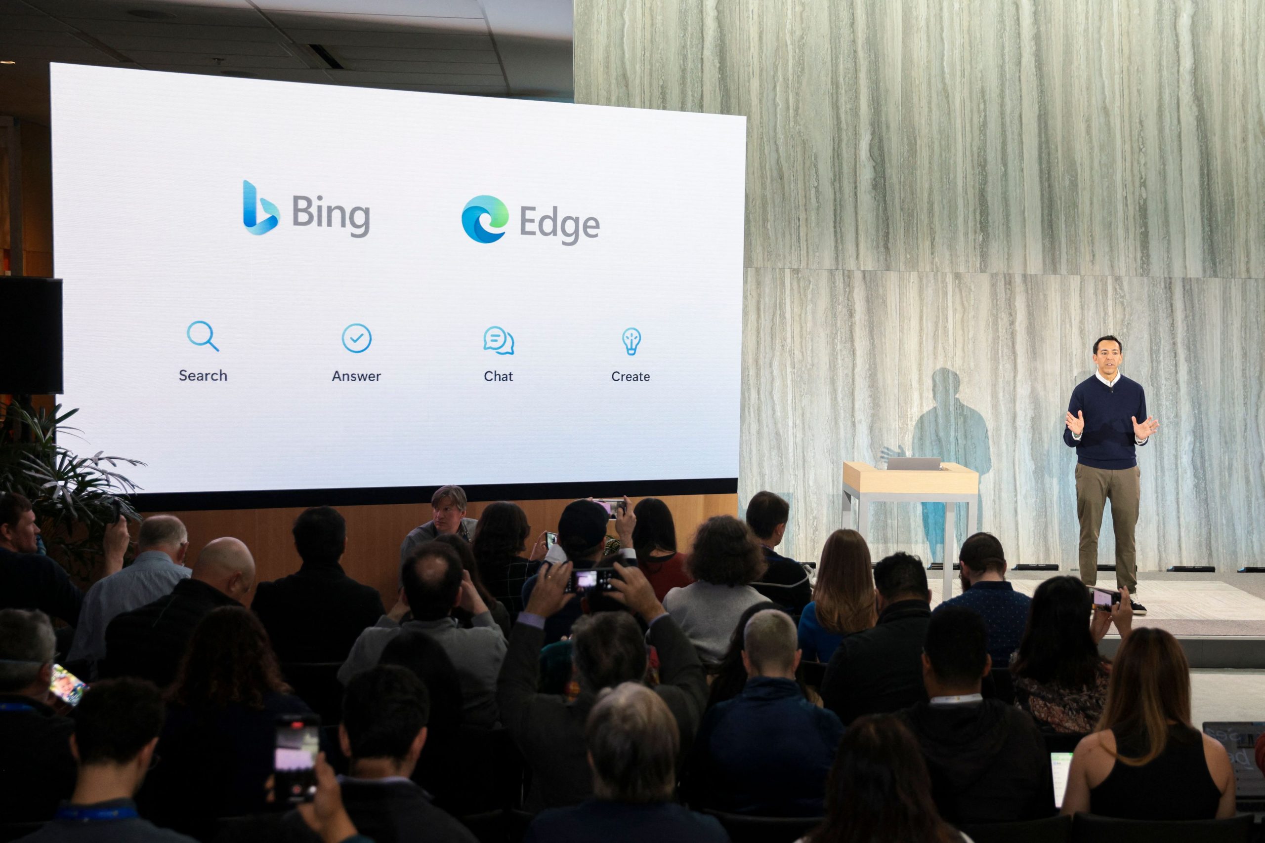 拚图)长时间对话会产生混淆 微软宣布限制Bing AI提问次数