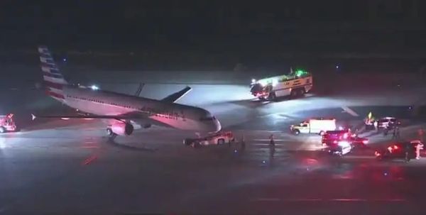 接驳车撞飞机 4人送院救治