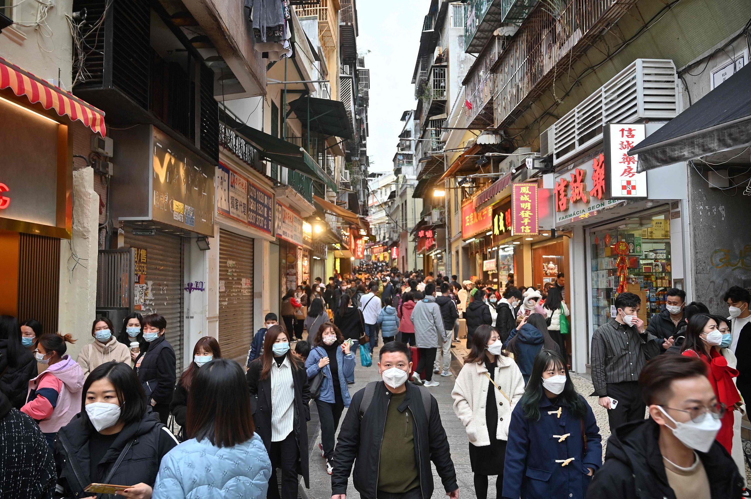 看世界)澳门宣布:27日起户外不再要求佩戴口罩 搭德士也不需
