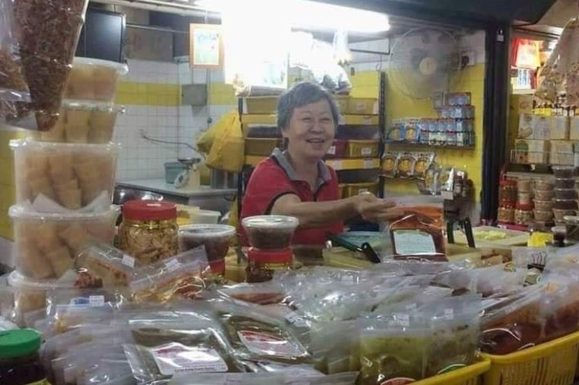 赞华裔女小贩培育2硕士孩子 马来女子:“受益良多”!
